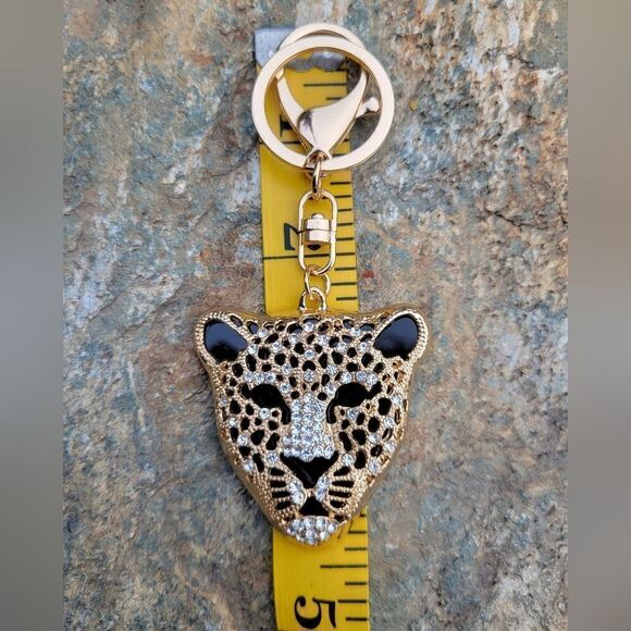 Crystal Leopard Head Keychain - Picture 3 of 6